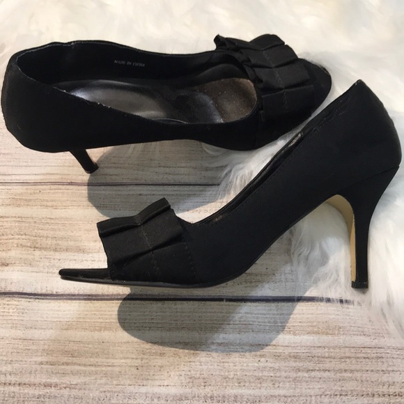 Valenti Franco Shoes - 🔴5/$20  Valenti Franco black peep toe heels  7.5